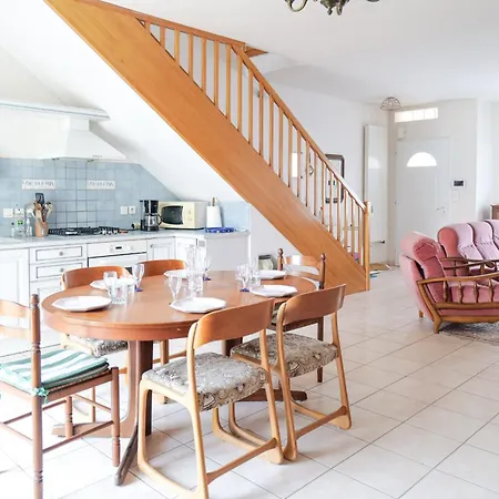 Prázdninový dům Spacieuse Maison Avec Exterieur Quartier Arago 7 Personnes